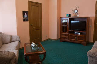 Гостиница Кристалл Ханты-Мансийск Люкс трехкомнатный с кабинетом-3