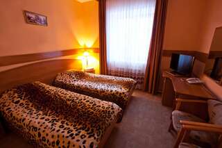 Гостиница Кристалл Ханты-Мансийск Двухместный номер с 1 кроватью или 2 отдельными кроватями и балконом-1