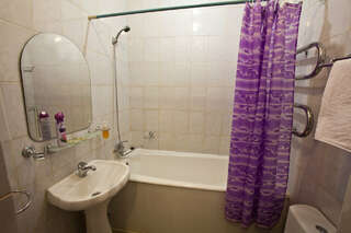 Гостиница Кристалл Ханты-Мансийск Двухместный номер с 1 кроватью или 2 отдельными кроватями-4